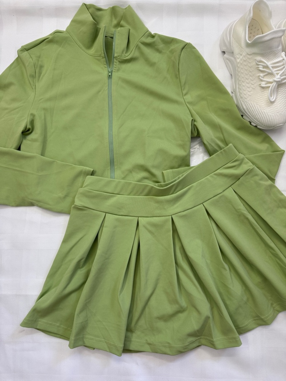 NWOT Sz Large SHEIN Green Zip-Up Crop Jacket with Pleated Skirt w built Shorts